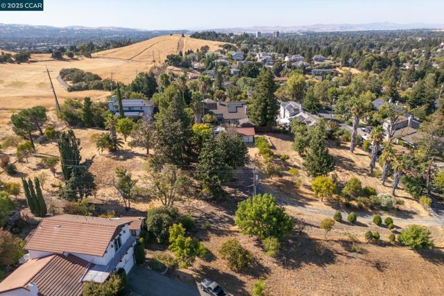 1051 Tilley Cir, Concord CA: https://media.crmls.org/mediaz/7ae9e3c0-6214-4239-9e37-7b0e2c107846.jpg