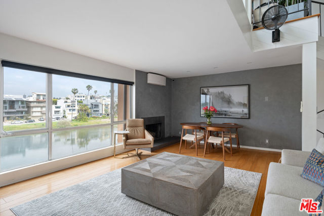 6400 Pacific Avenue, Playa del Rey CA: https://media.crmls.org/mediaz/7aea28ed-5c0e-4a9e-9509-13cc370420fd.jpg