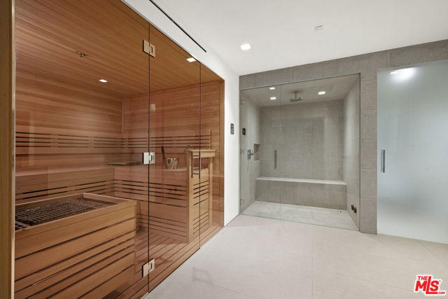 1731 Summitridge Drive, Beverly Hills CA: https://media.crmls.org/mediaz/7aeabd64-fcb5-4818-8e85-a0b8da01197e.jpg