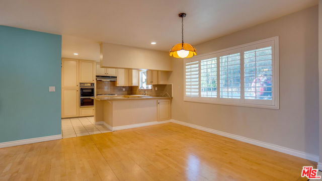 9631 CRYSTAL VIEW Drive, Tujunga CA: https://media.crmls.org/mediaz/7aeb01cd-b7b5-442d-9de9-505cfd85358b.jpg