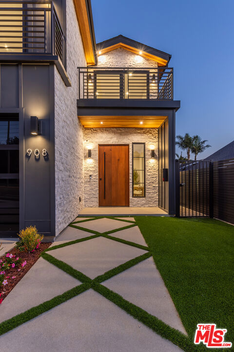 908 Rosecrans Avenue, Manhattan Beach, California 90266, 5 Bedrooms Bedrooms, ,1 BathroomBathrooms,Residential,For Sale,Rosecrans,25547139