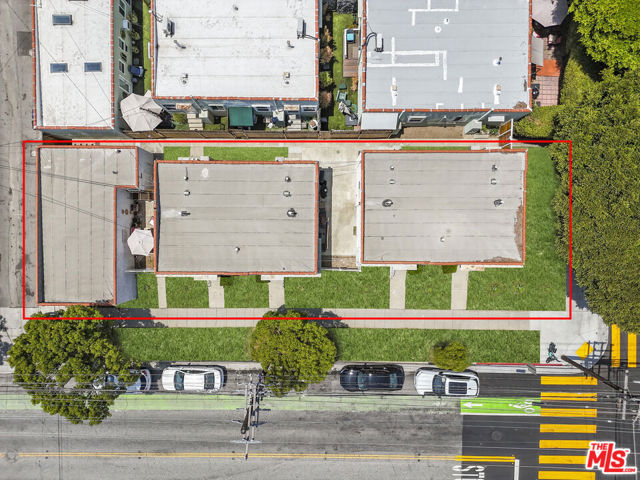 2415 Arizona Avenue, Santa Monica CA: https://media.crmls.org/mediaz/7aeb7cb1-b68b-4c9e-9cad-1977d8478bd4.jpg