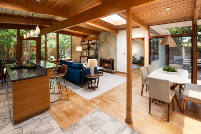 86 Roosevelt Circle, Palo Alto CA: https://media.crmls.org/mediaz/7aeb7d14-9583-4481-9ede-f0950c70a45f.jpg