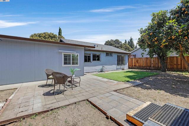 2715 Mosswood Dr, San Jose CA: https://media.crmls.org/mediaz/7aeb87be-e842-4a9d-a0c6-6a3ac7eb00a5.jpg