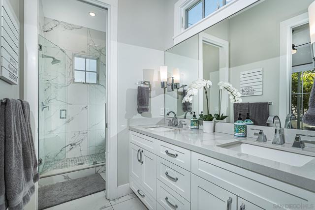 617 9Th St, Coronado CA: https://media.crmls.org/mediaz/7aebcfc4-19ec-402a-b9f4-66758b3a30f7.jpg