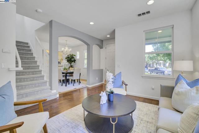 445 S 22Nd St, San Jose CA: https://media.crmls.org/mediaz/7aec2680-62ef-47fd-bf10-192f2d4b43f0.jpg