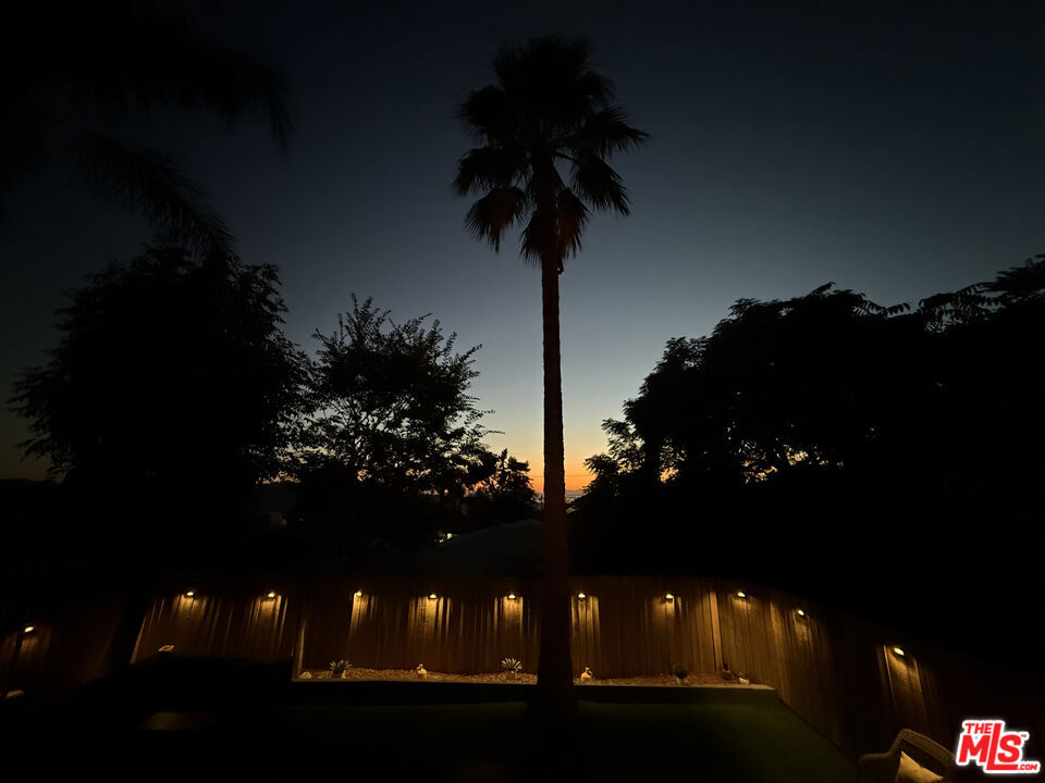 https://media.crmls.org/mediaz/7aec89ba-5b75-4e8a-8c55-dcdcfaab75d8.jpg?preset=X-Large