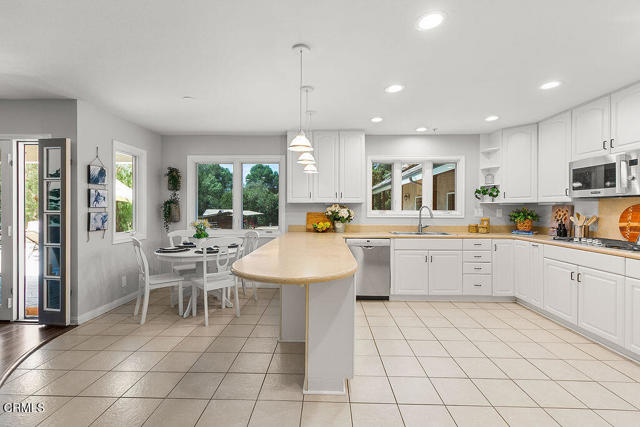Detail Gallery Image 17 of 72 For 2735 Los Pinos Cir, Camarillo,  CA 93012 - 4 Beds | 2/2 Baths