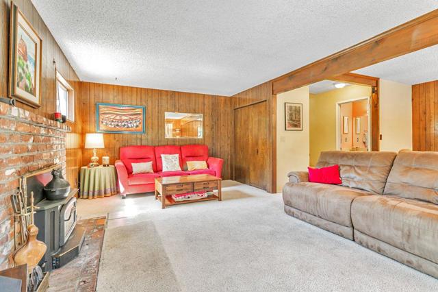 446 Semple Avenue, Aptos CA: https://media.crmls.org/mediaz/7aed6406-ea9b-4fab-a6ef-69020505ed47.jpg