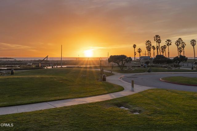 3097 Bayshore Avenue, Ventura CA: https://media.crmls.org/mediaz/7aedd48b-b158-49e7-a823-08b894abd433.jpg