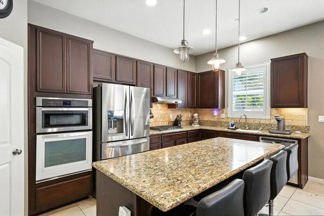 Detail Gallery Image 5 of 48 For 1528 Carpinteria St, Chula Vista,  CA 91913 - 5 Beds | 4 Baths