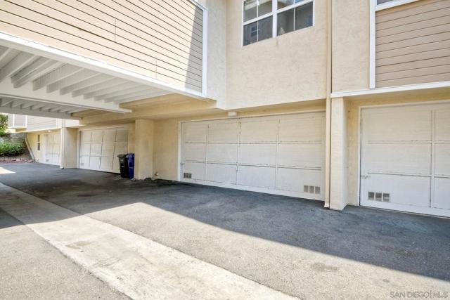 9960 Scripps Vista Way, San Diego CA: https://media.crmls.org/mediaz/7aedf98f-005b-4eed-a89d-72d48b61475c.jpg