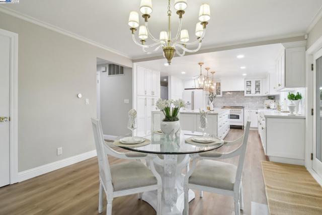 484 El Pintado Rd, Danville CA: https://media.crmls.org/mediaz/7aee499c-5a98-497a-b2c2-8c7c8b487f39.jpg