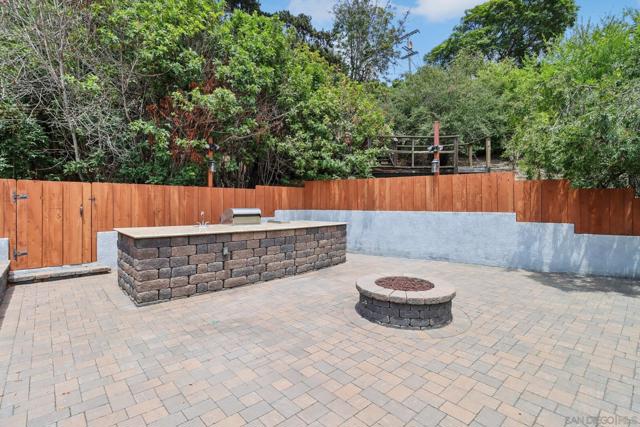8560 Sunrise Ave, La Mesa CA: https://media.crmls.org/mediaz/7aeeaa35-ea4c-4d9f-98c2-6b72e5eb6f68.jpg