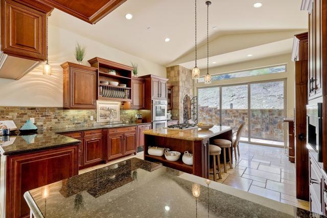 11558 Creek Road, Poway CA: https://media.crmls.org/mediaz/7aeed1a1-3585-4b77-a5e3-902707571561.jpg