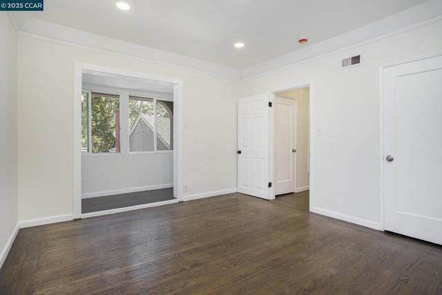 532 Central Ave, Pittsburg CA: https://media.crmls.org/mediaz/7aeefe94-420d-4922-b2ef-dfb41011a250.jpg