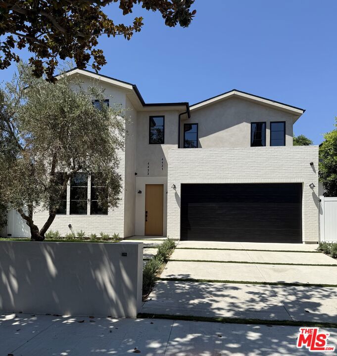 4433 Kraft Avenue