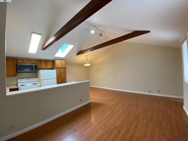 712 S 2Nd St, San Jose CA: https://media.crmls.org/mediaz/7aefaed6-f7ad-4c3a-8d01-1f48322642b5.jpg
