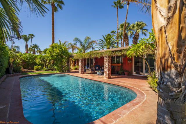 14 Gary Circle, Palm Springs CA: https://media.crmls.org/mediaz/7aefbcfc-0ed5-4b20-b182-9a156319db24.jpg