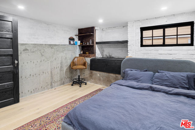 2116 3rd Street, Santa Monica CA: https://media.crmls.org/mediaz/7aefc19a-0238-45e6-8506-277cba27ae24.jpg