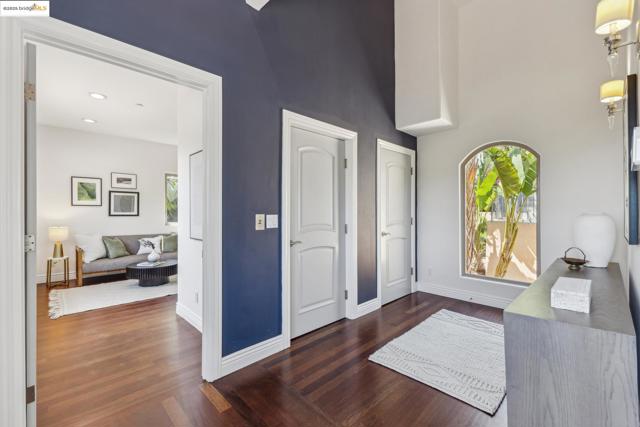 530 Gravatt Dr, Berkeley CA: https://media.crmls.org/mediaz/7af04d82-bc34-4e40-bba2-da2485161aa3.jpg