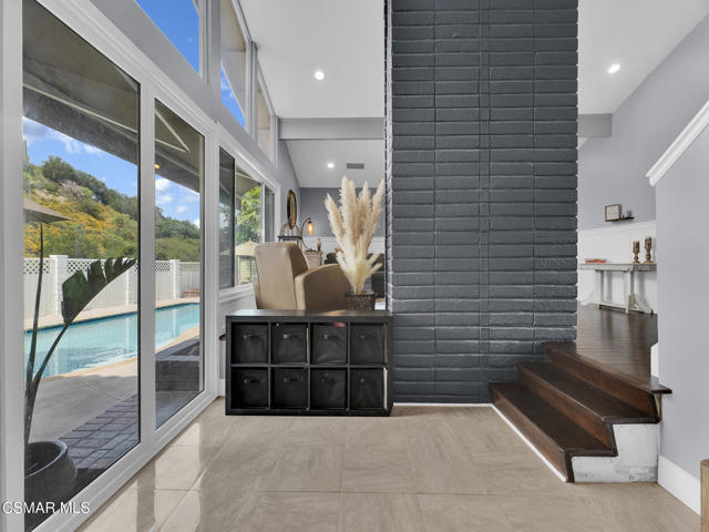 2026 Bridgegate Court, Westlake Village CA: https://media.crmls.org/mediaz/7af06de2-9433-477f-a573-b8dacd173409.jpg