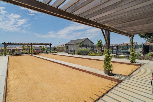 2008 White Oak Drive, Hollister CA: https://media.crmls.org/mediaz/7af07aec-2e6e-43c0-8bbf-344fff04263f.jpg