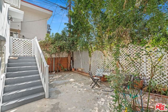 934 N La Jolla Avenue, West Hollywood CA: https://media.crmls.org/mediaz/7af0a47d-b249-47c5-a972-90911d724ec9.jpg