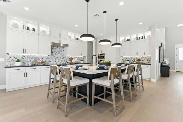 1725 SW Wren, Dublin CA: https://media.crmls.org/mediaz/7af0da6a-28c5-4728-8687-7ab46d106d36.jpg