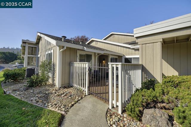 975 Terra California Dr, Walnut Creek CA: https://media.crmls.org/mediaz/7af160bc-e84c-4eeb-8f51-78e7929b4510.jpg