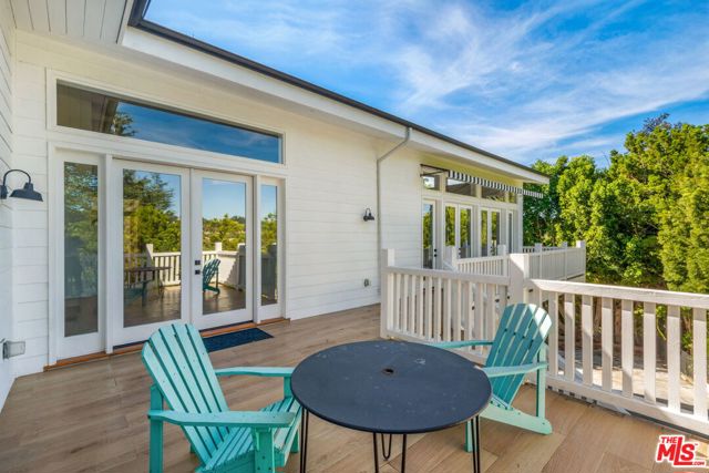 9669 Oak Pass Road, Beverly Hills CA: https://media.crmls.org/mediaz/7af1e4e2-68df-46af-970e-5b30d09085e2.jpg