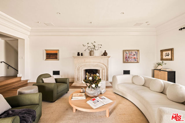 7020 La Presa Drive, Los Angeles CA: https://media.crmls.org/mediaz/7af22afb-83f9-4aad-bdb7-2add2dc1ef5b.jpg