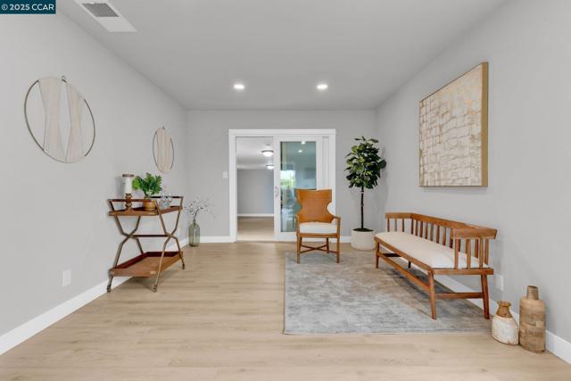 206 Princeton Ave, Vallejo CA: https://media.crmls.org/mediaz/7af334a2-ad58-4493-a90d-d7a9bb017828.jpg