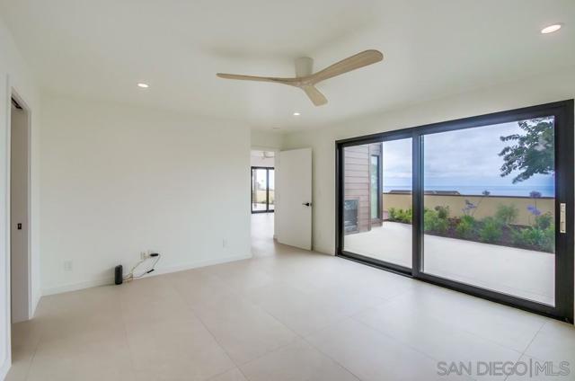 14066 Crest Way, Del Mar CA: https://media.crmls.org/mediaz/7af39de4-063b-4e46-b46c-89d109e874b1.jpg