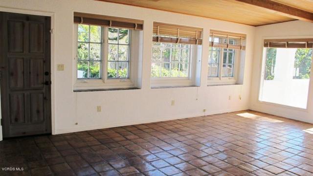 352 Glen Ellen Drive, Ventura CA: https://media.crmls.org/mediaz/7af3fae4-2d36-484a-b824-1946d7b9335a.jpg