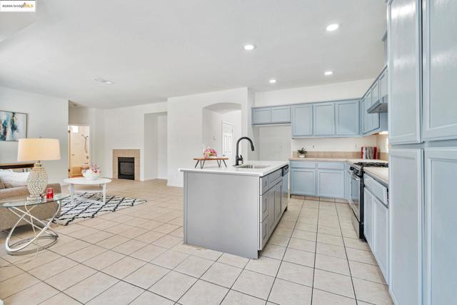 1261 King Loop, Tracy CA: https://media.crmls.org/mediaz/7af45df3-b8aa-458b-adc7-34c36ac2c74c.jpg