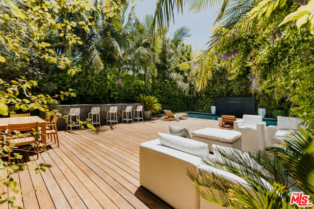 515 N Harper Avenue, Los Angeles CA: https://media.crmls.org/mediaz/7af49edb-164b-4f0d-bc46-d474092c1752.jpg