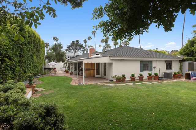 315 Mira Monte, La Jolla CA: https://media.crmls.org/mediaz/7af51303-c90f-4929-b216-08e28a58f849.jpg