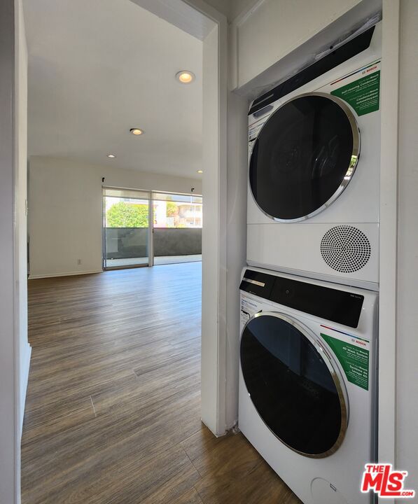 1357 1361 S Beverly Glen Boulevard, Los Angeles CA: https://media.crmls.org/mediaz/7af563c8-2425-4428-bb84-ac2b39dd1558.jpg