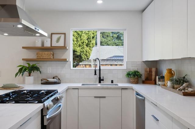 Image 5 of 55 For 868 Laburnum Drive