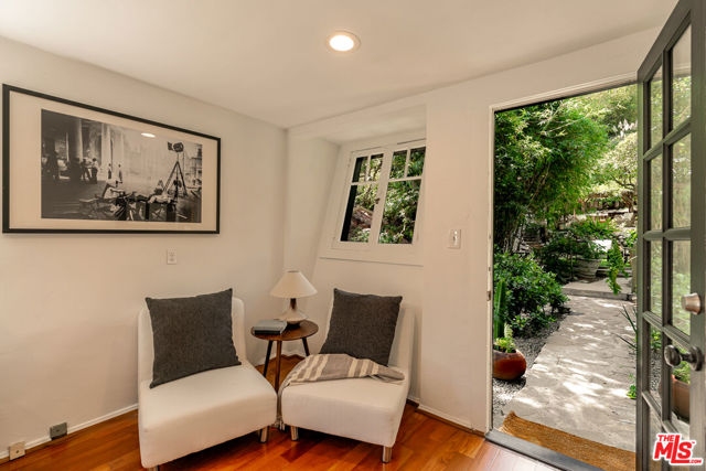 3105 Ledgewood Drive, Los Angeles CA: https://media.crmls.org/mediaz/7af6235b-7fdc-4384-8630-d1a24948a3af.jpg