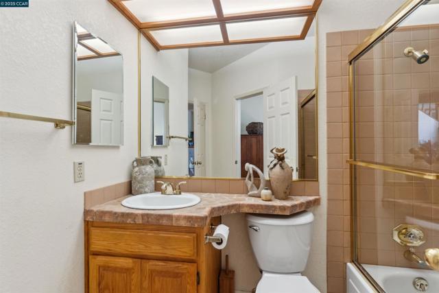 5541 Lanai Court, Discovery Bay CA: https://media.crmls.org/mediaz/7af6cbea-28e5-4ddd-991f-87b4b485417d.jpg
