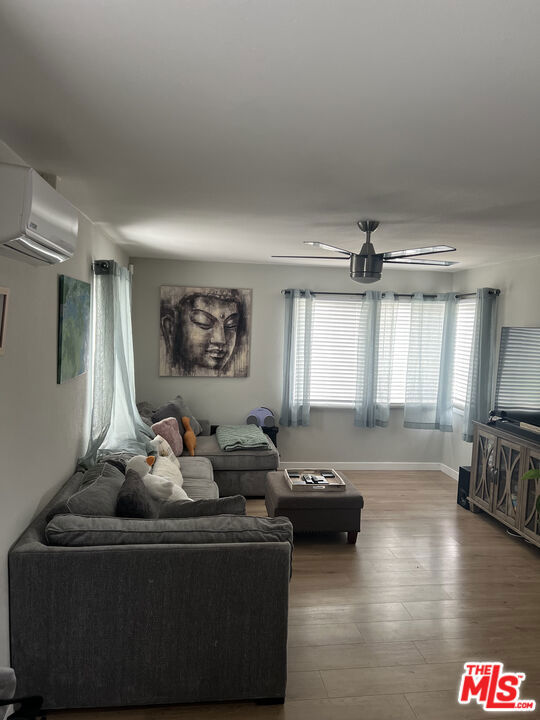 1733 E 123rd Street, Los Angeles CA: https://media.crmls.org/mediaz/7af6d71d-a7bd-4c84-bf06-3abf7118150f.jpg
