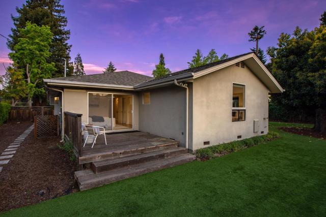 171 E Creek Drive, Menlo Park CA: https://media.crmls.org/mediaz/7af766e4-9d05-4817-aadf-92bf5092e0a4.jpg