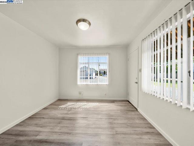 19979 Wisteria St, Castro Valley CA: https://media.crmls.org/mediaz/7af7dbec-23d9-40ba-91c4-f56bba261f21.jpg