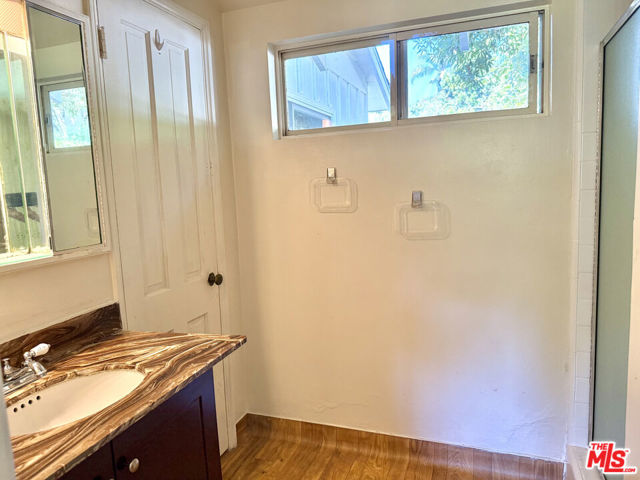 1754 Mandeville Canyon Road, Los Angeles CA: https://media.crmls.org/mediaz/7af8fb3e-a5e0-42ea-a4b0-133bd4bf4ecf.jpg