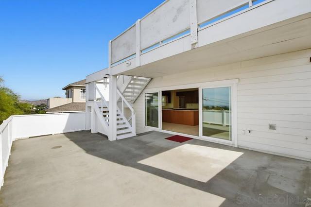 131 Scenic Dr, El Cajon CA: https://media.crmls.org/mediaz/7af98ace-c33e-435c-91b7-d40b46a97ffc.jpg