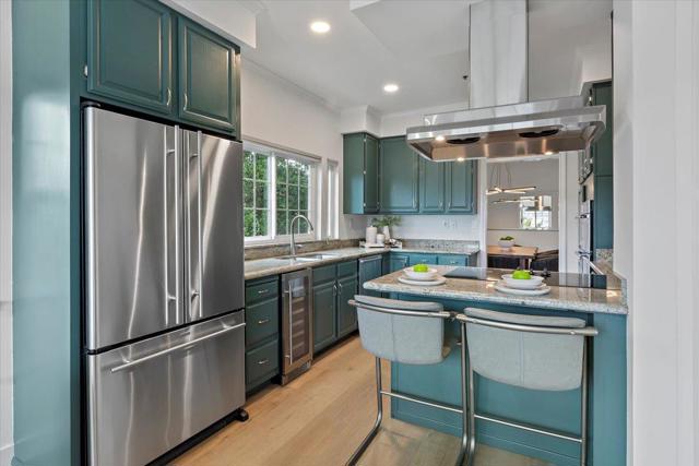 1233 Bellevue Avenue, Burlingame CA: https://media.crmls.org/mediaz/7af99b23-a4b6-4761-b20d-2c20eb27f452.jpg