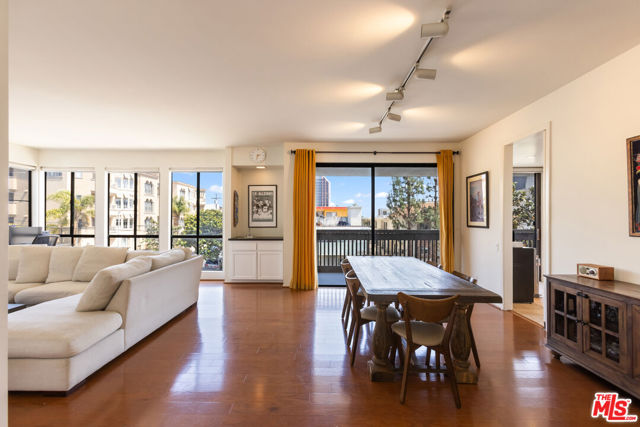 11805 Mayfield Avenue, Los Angeles CA: https://media.crmls.org/mediaz/7af9c735-e512-44bd-b346-452934acd8b0.jpg