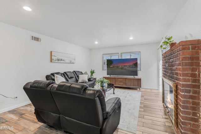 543 E Avenue J1, Lancaster CA: https://media.crmls.org/mediaz/7af9e9f6-bde1-4217-906e-0432f7463bbb.jpg